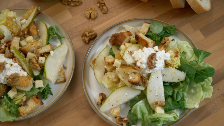 Pain et fromage en salade