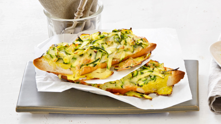 Croûtes au fromage et aux courgettes