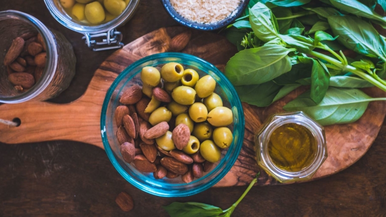 Tapenade aux olives et aux amandes